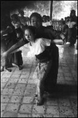 Смотреть фильм Транс и танец на Бали / Trance and Dance in Bali (1952) онлайн в хорошем качестве SATRip