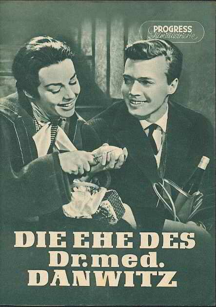 Смотреть фильм Брак доктора медицины Данвица / Die Ehe des Dr. med. Danwitz (1956) онлайн в хорошем качестве SATRip
