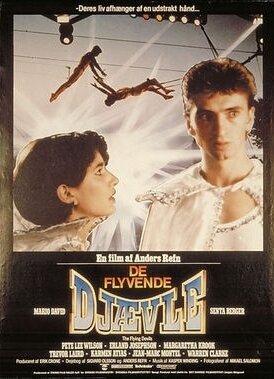 Смотреть фильм De flyvende djævle (1985) онлайн в хорошем качестве SATRip