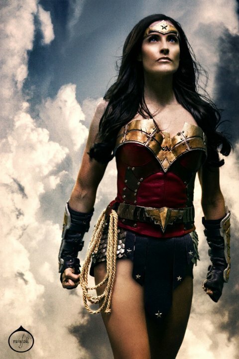 Смотреть фильм Чудо-женщина / Wonder Woman (2013) онлайн 
