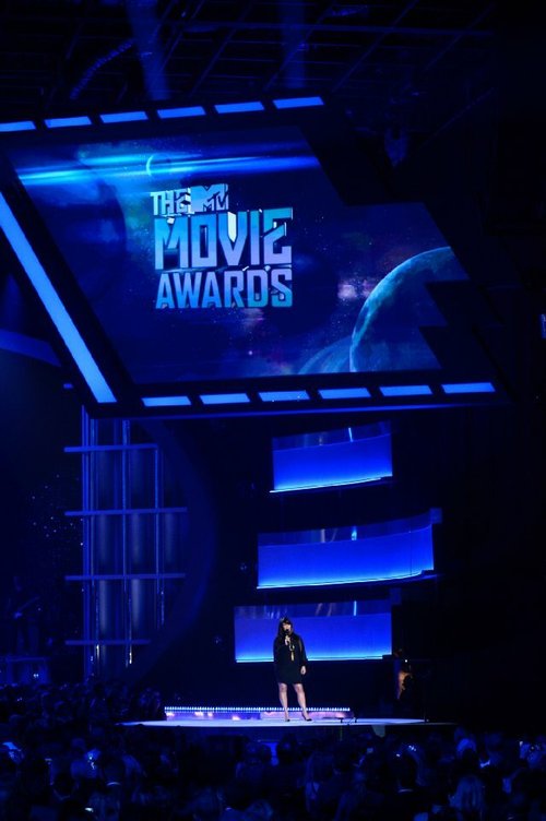 Смотреть фильм Церемония вручения премии MTV Movie Awards 2013 / 2013 MTV Movie Awards (2013) онлайн в хорошем качестве HDRip